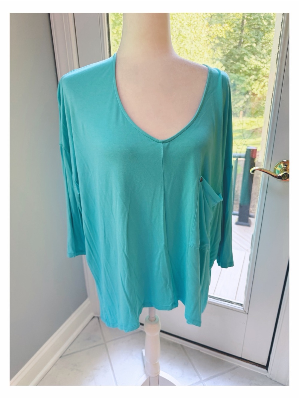 Gorgeous Aquamarine Relaxed V-Neck Pocket Tunic Top